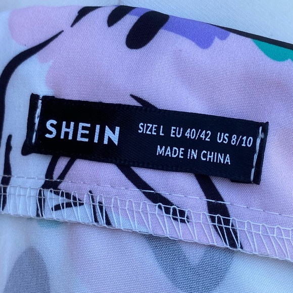 SHEIN Size L Large Cropped Short Sleeve Abstract Print Blouse Button Up Retro - Picture 5 of 9